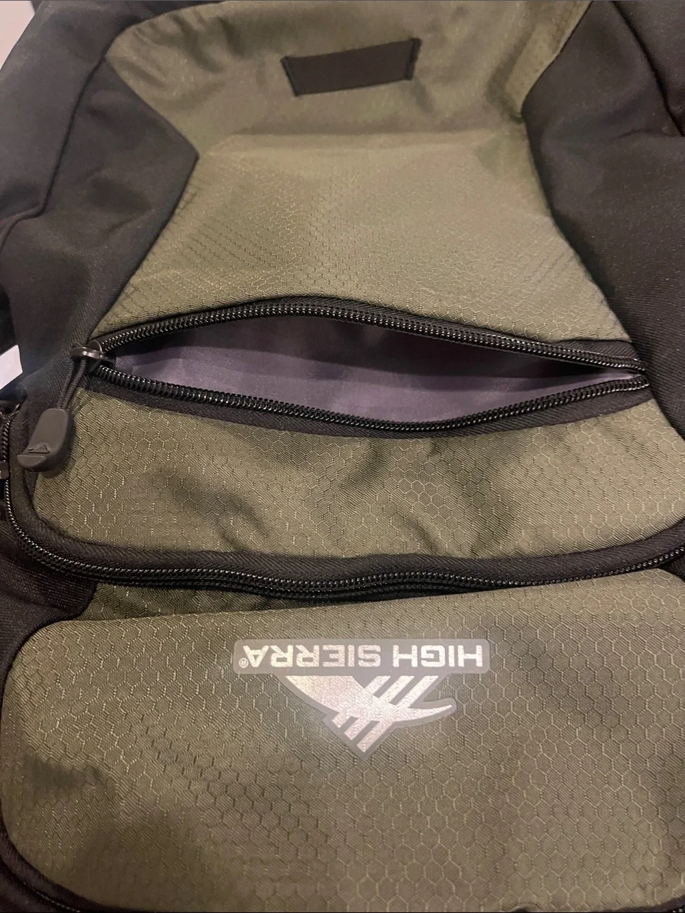 High Sierra All Around Wheeled Backpack new Travel Bag 32L Padded Laptop Sleeve